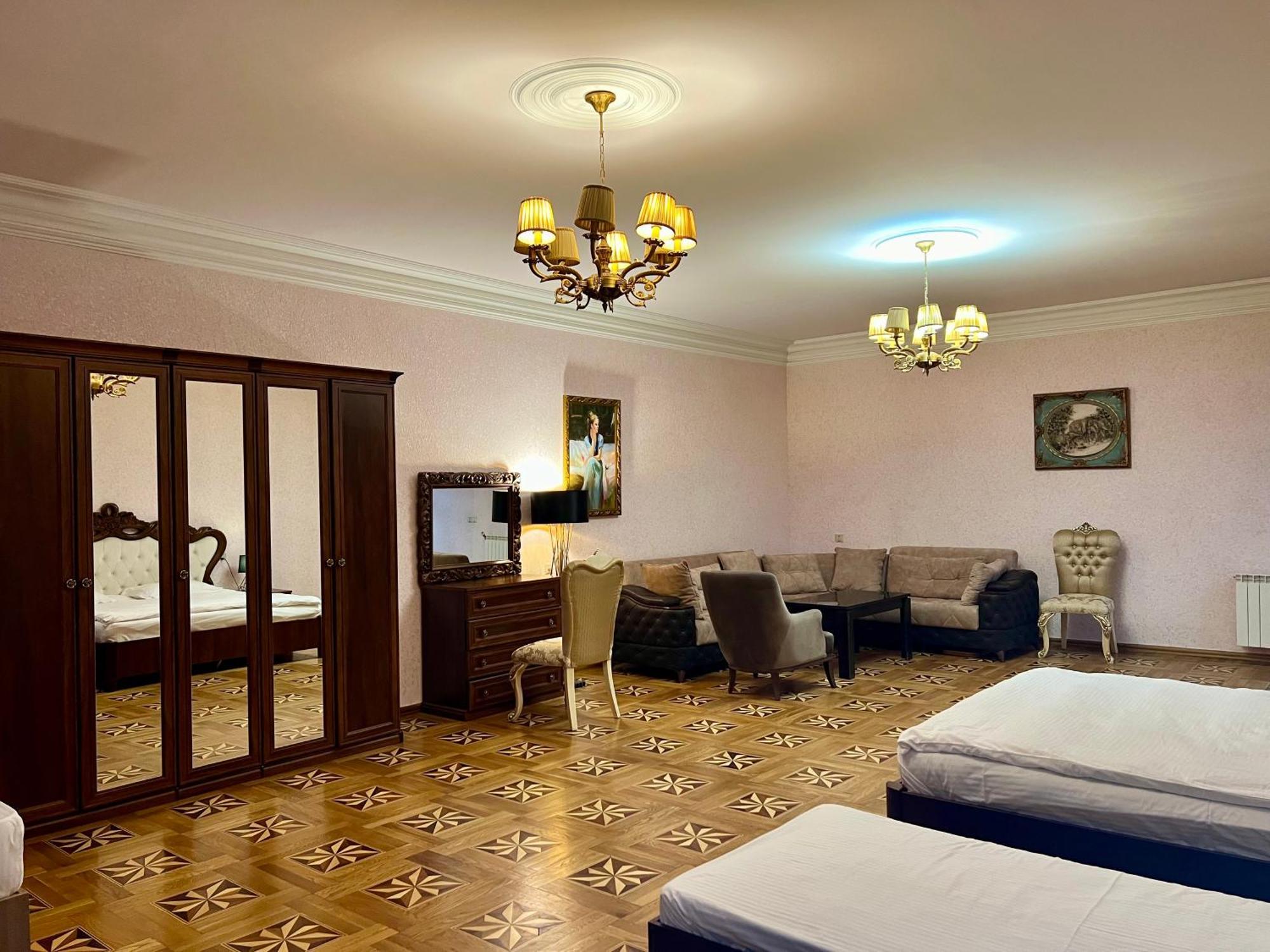 Family Hotel Yerevan Exterior photo