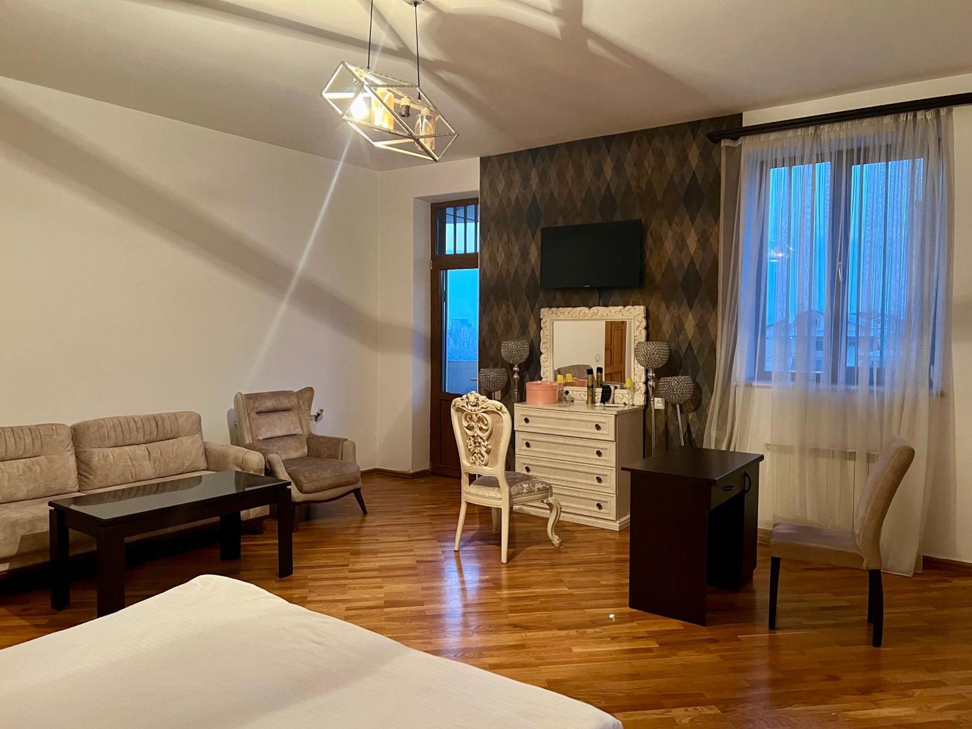 Family Hotel Yerevan Exterior photo