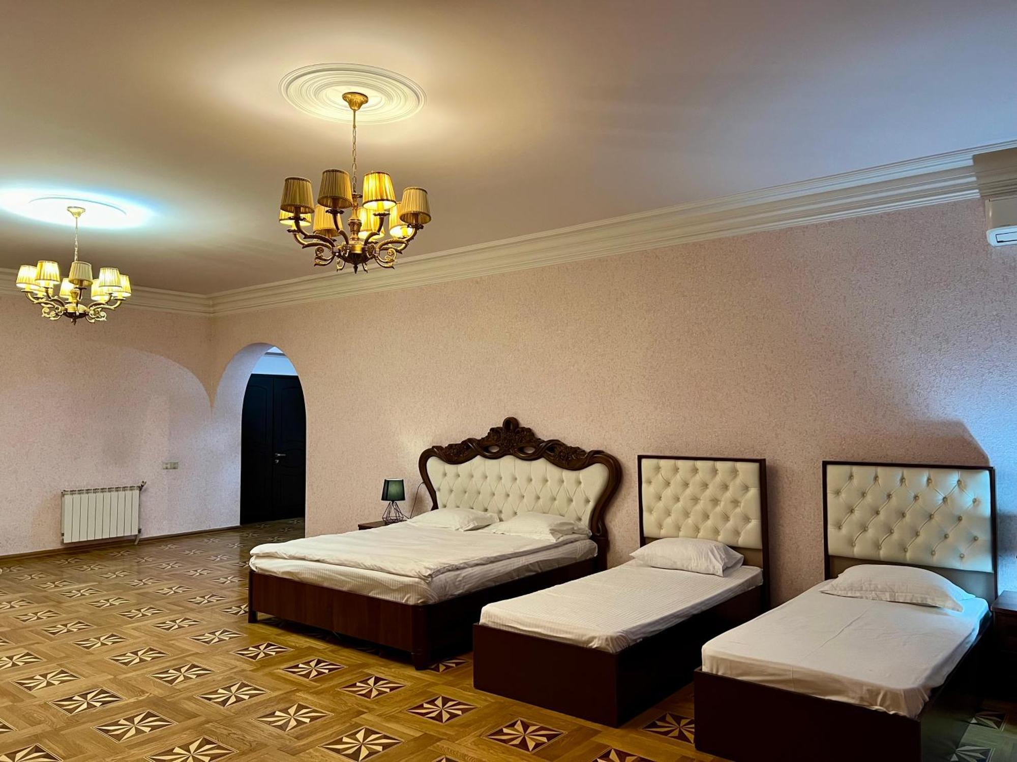 Family Hotel Yerevan Exterior photo