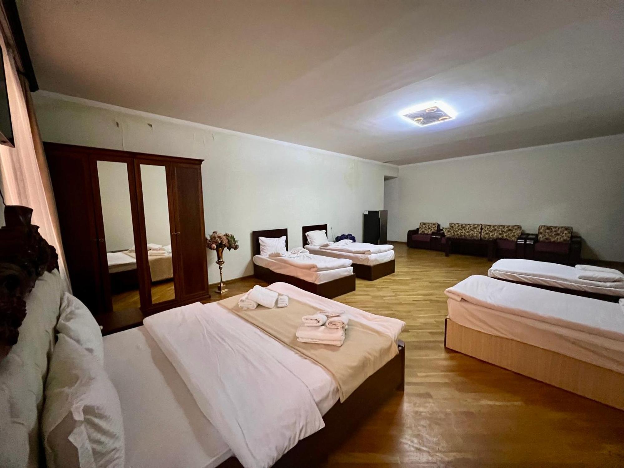 Family Hotel Yerevan Exterior photo