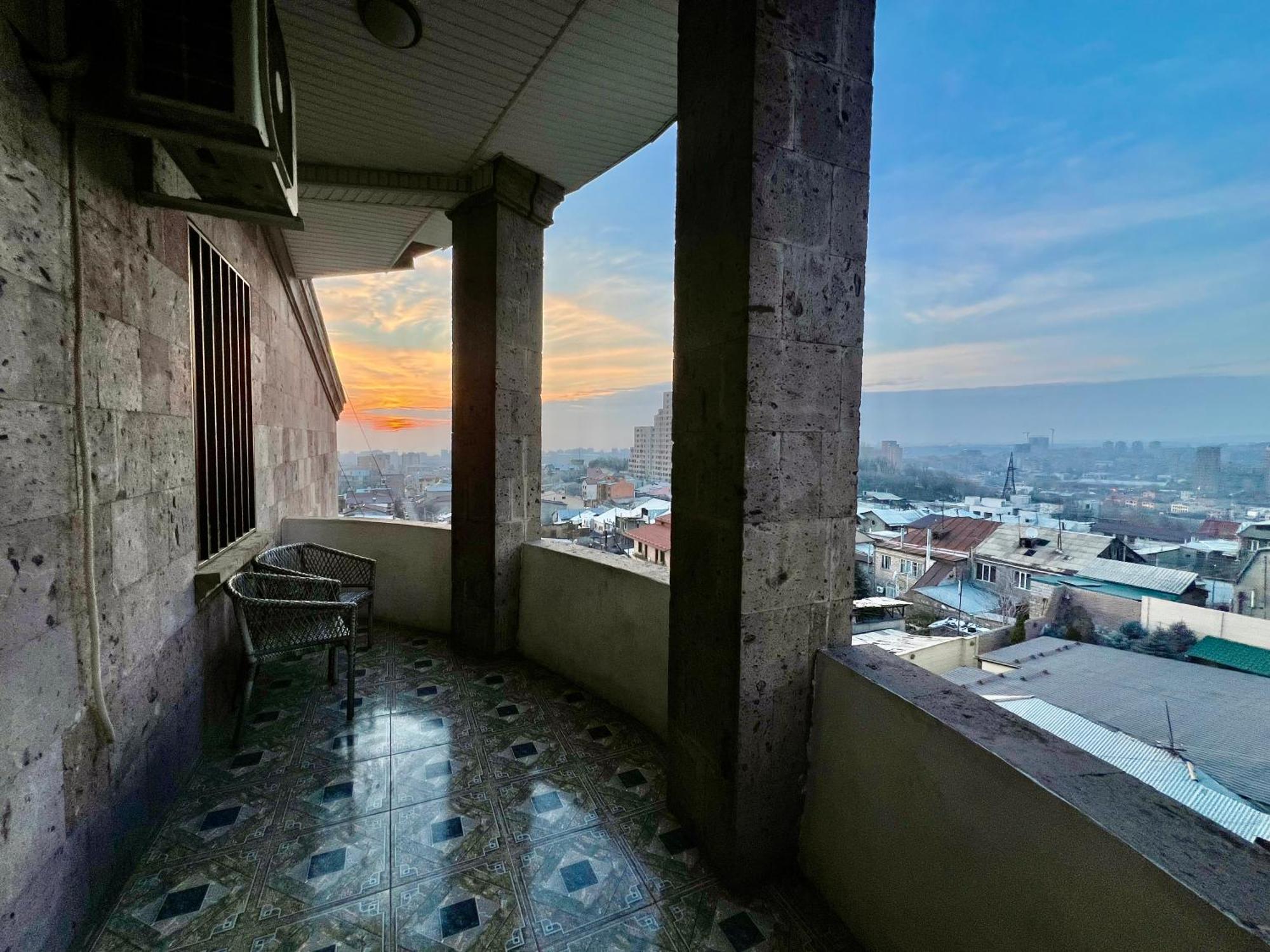 Family Hotel Yerevan Exterior photo
