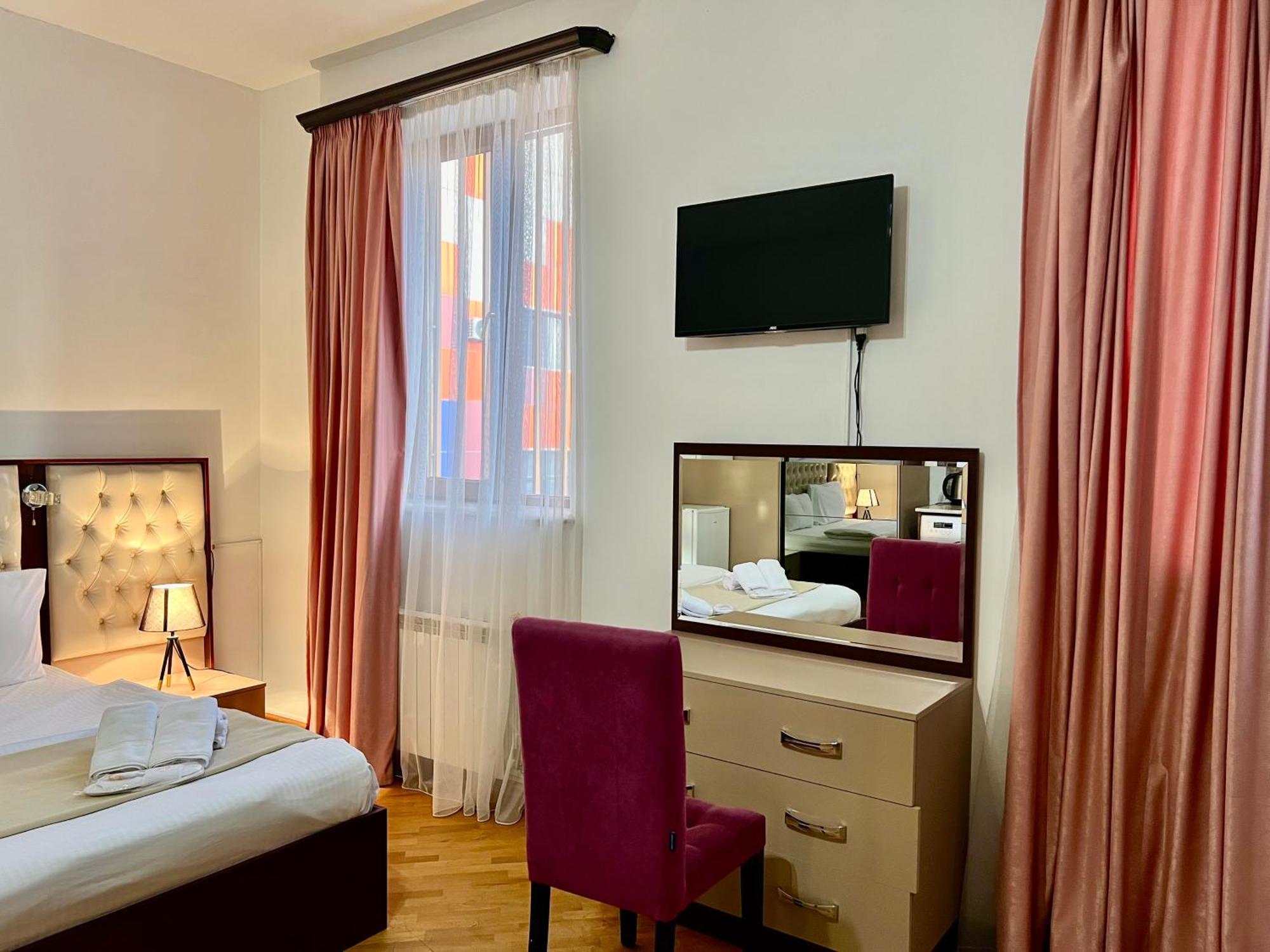 Family Hotel Yerevan Exterior photo