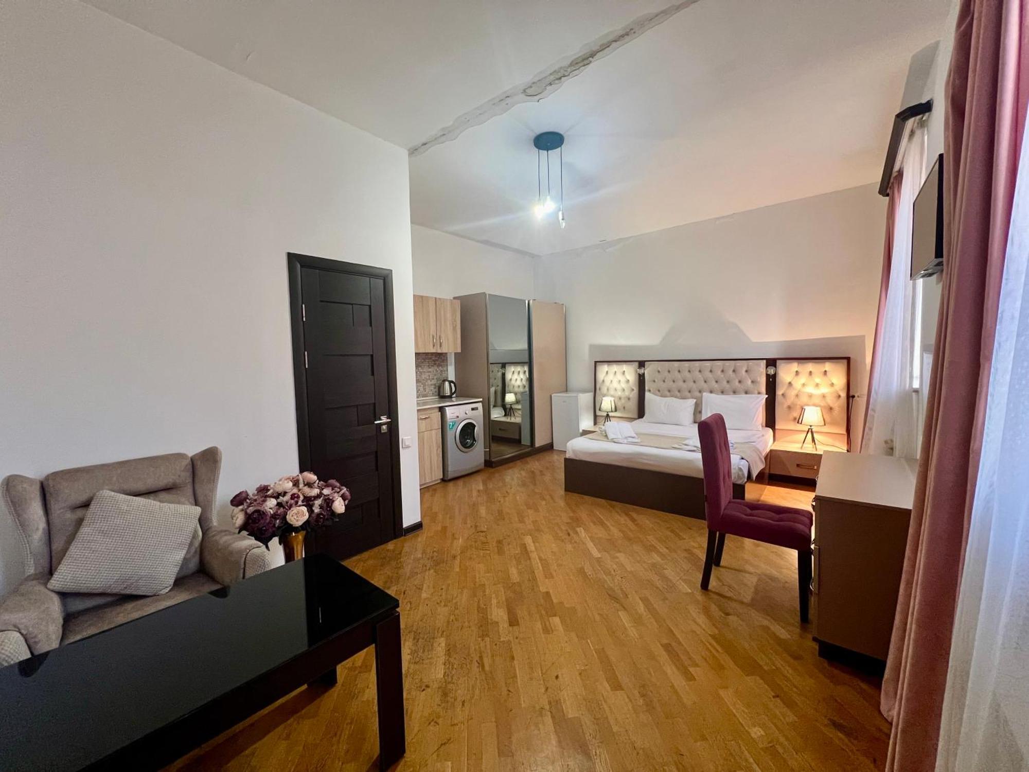 Family Hotel Yerevan Exterior photo