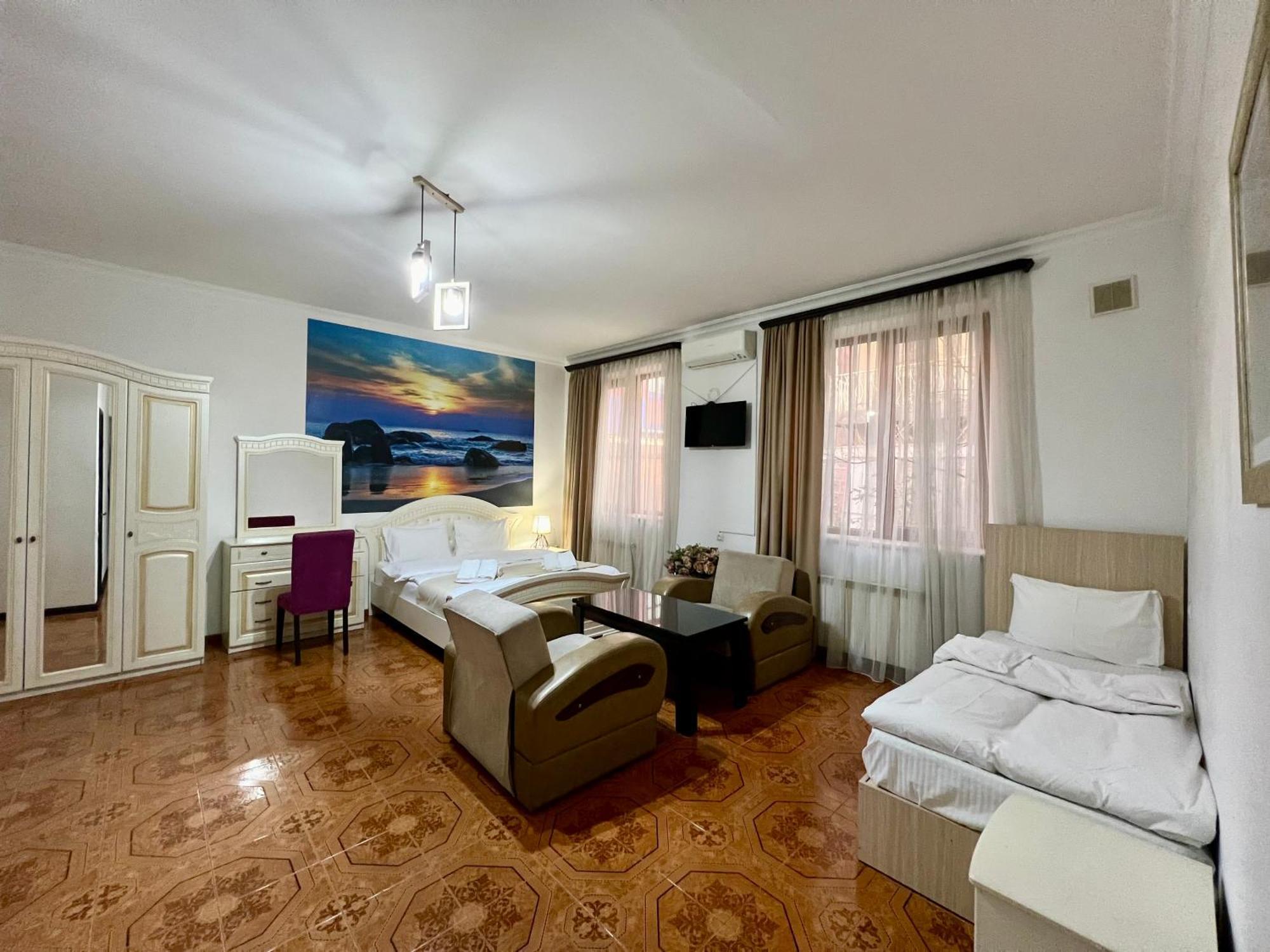 Family Hotel Yerevan Exterior photo