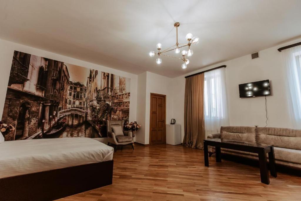 Family Hotel Yerevan Exterior photo